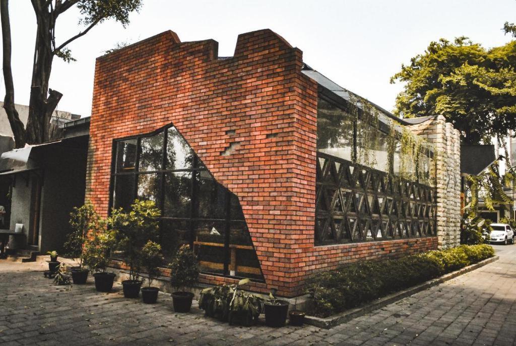 Amos Cozy Hotel Melawai Jakarta Buitenkant foto