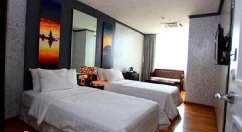 Amos Cozy Hotel Melawai Jakarta Buitenkant foto