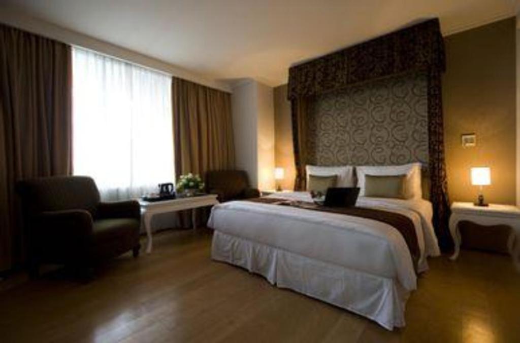 Amos Cozy Hotel Melawai Jakarta Buitenkant foto
