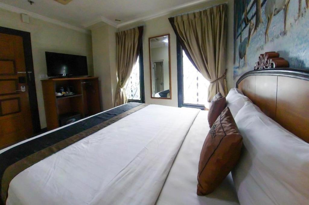 Amos Cozy Hotel Melawai Jakarta Buitenkant foto