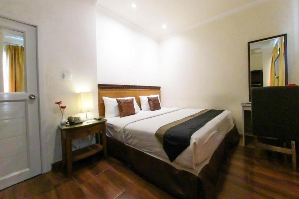 Amos Cozy Hotel Melawai Jakarta Buitenkant foto