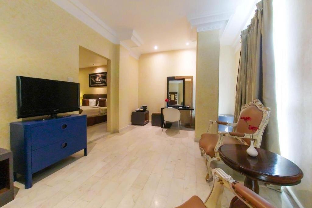 Amos Cozy Hotel Melawai Jakarta Buitenkant foto