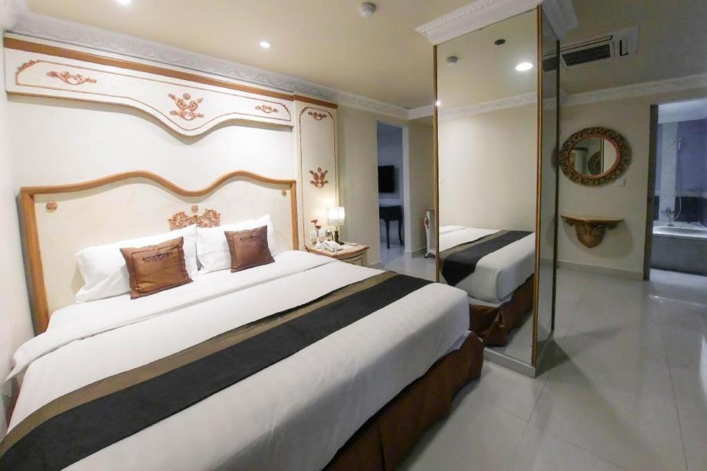 Amos Cozy Hotel Melawai Jakarta Buitenkant foto