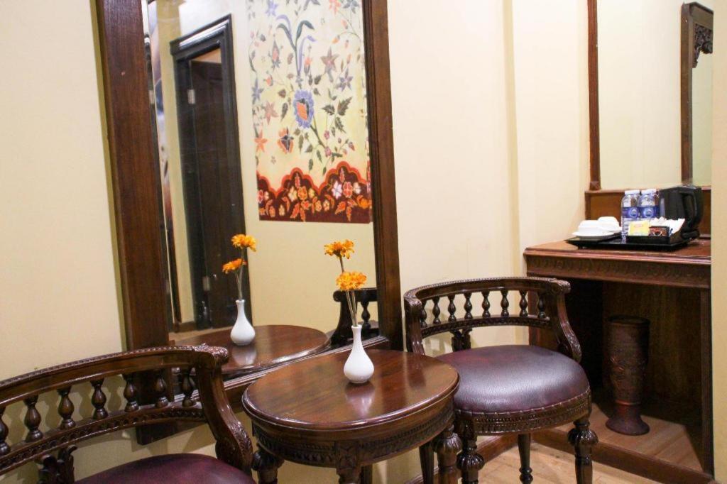 Amos Cozy Hotel Melawai Jakarta Buitenkant foto