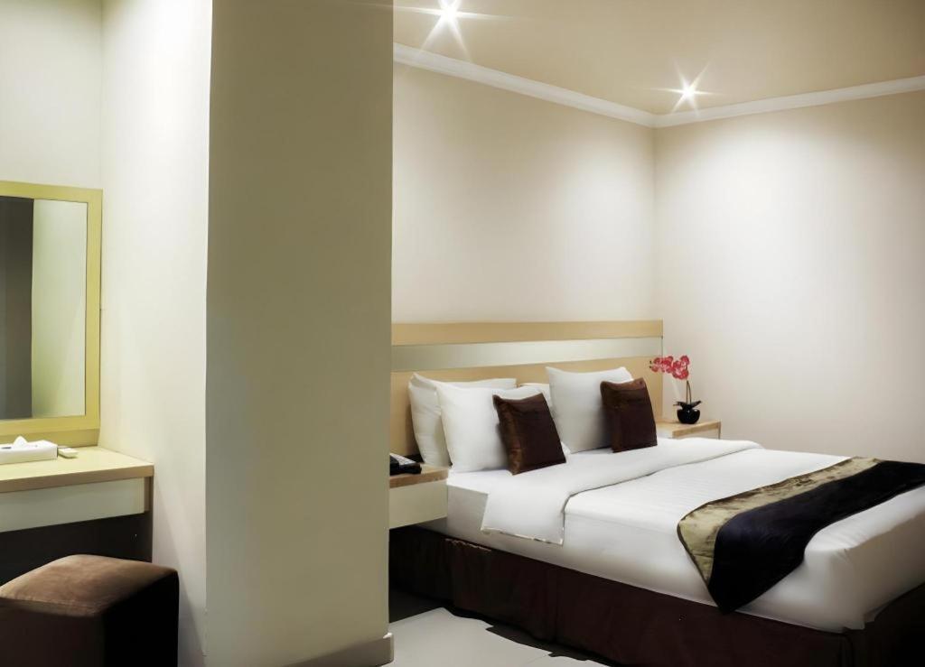 Amos Cozy Hotel Melawai Jakarta Buitenkant foto