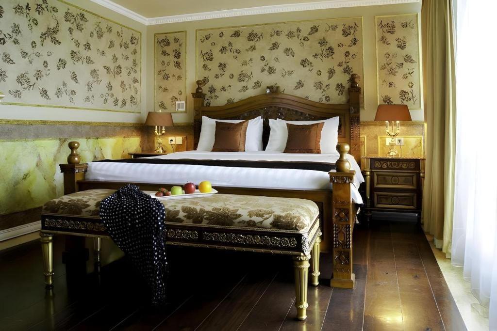 Amos Cozy Hotel Melawai Jakarta Buitenkant foto
