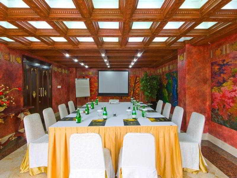 Amos Cozy Hotel Melawai Jakarta Buitenkant foto